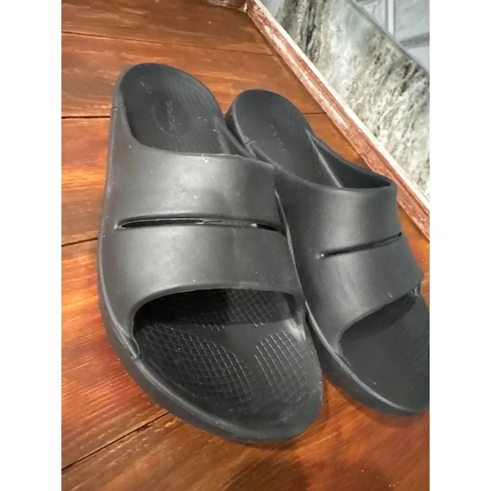 OOFOS OOahh Recovery Slide - Unisex‎ Women's 13/ Men's 11